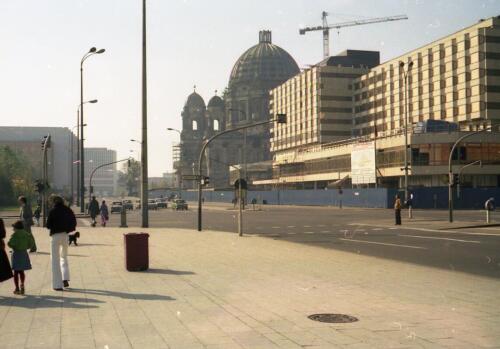 1978 Berlin - Palast hotel being built