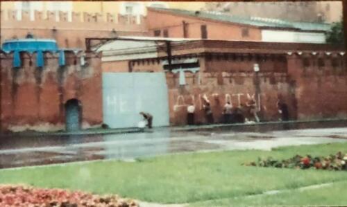 Moscow Coup 1991, slogans being painted on the walls of the Kremlin