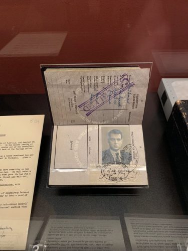 Guy-Burgess-passport